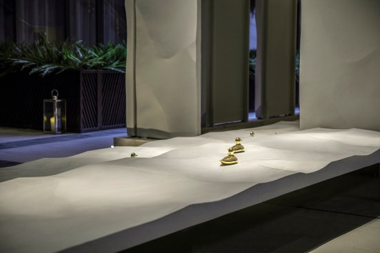 The concrete “waterfall” and the “swimming ducks” become perfect alternatives for outdoor water features in the long, cold winter of Beijing