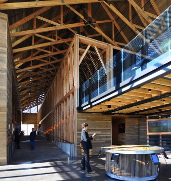 Lofted+tasting+room.