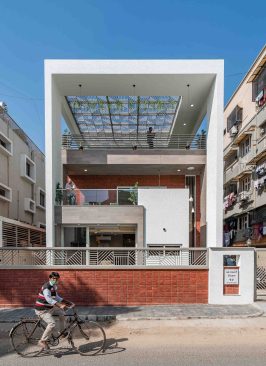 Spacious semi-covered green terraces at all floor levels..
