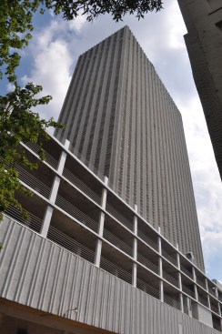 A+daytime+view+of+100+N.+Main+in+Downtown+Memphis+from+the+street.+The+building+is+the+tallest+in+Memphis.