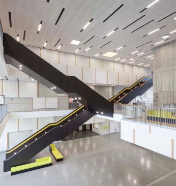 DEU, Deutschland, Aachen, RWTH Aachen Hoersaalzentrum, Maerz 2017 [ (c) Margot Gottschling, Zoellnerstr.21c, 51491 Overath, mail@mgottschling.de ; Jegliche Nutzung des Fotos nur gegen Honorar zzgl. der gesetzlichen MwSt., vollstaendiger Namensnennung nach Paragraph 13 UrhG und Zusendung von zwei Belegexemplaren. Das Nutzungshonorar richtet sich nach den aktuellen Bildhonoraren der MFM des BVPA. For any usage other than editorial, please contact photographer. ; Attention: NO MODEL-RELEASE! ;  ] [#0,26,121#]