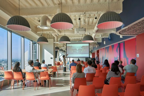 Arup’s presentation room highlights LA’s skyline with floor to ceiling windows that illuminate the bright, welcoming atmosphere and compliment the red and pink accent wall