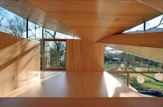 Transparent eaves help the cottage blend with the landscape.