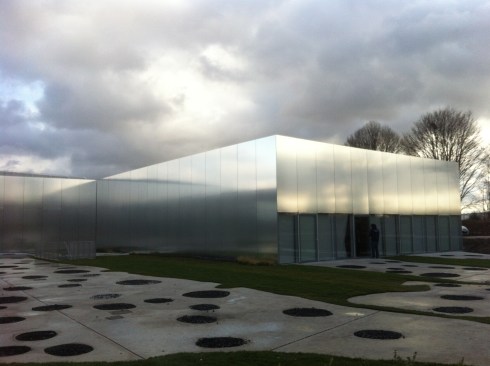 Louvre-Lens exterior.