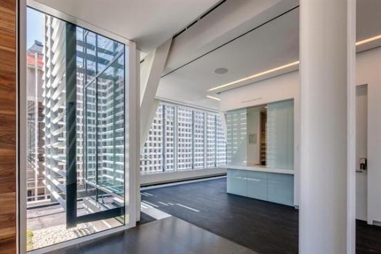 Horizontal+louvers+mitigate+direct+sun+exposure.