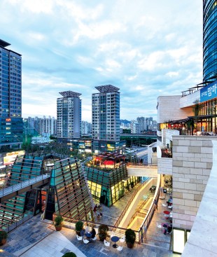 Terraces+and+lantern+buildings