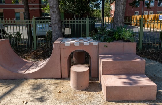 The Garden Table by Studio Ossidiana, led by Alessandra Covini and Giovanni Bellotti, organized in coordination with El Paseo
Community Garden and NeighborSpace, Chicago Architecture Biennial, 2021