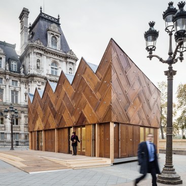 21.10.2015. Le Pavillon Circulaire, Hotel de Ville. fait de materiaux essentiellement recupérés. Arch: Encore heureux