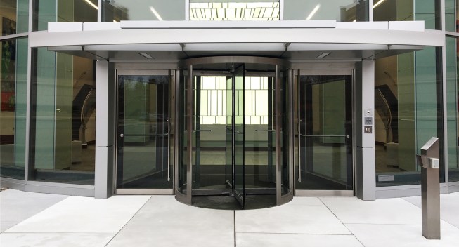 The NFRC rated Entice entrance system utilizes thermally broken cladding that mitigates heat transfer while providing added design flexibility and customization with a broad offering of finishes.