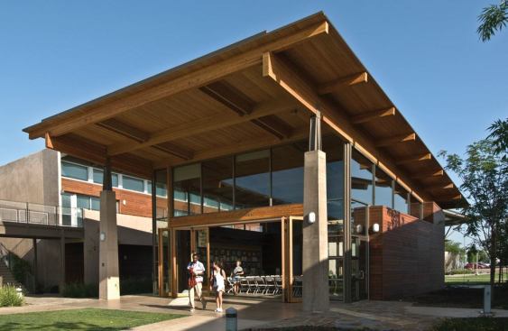 The commons is another indoor/outdoor space on campus. This single-story building has a flexible interior that can be used for meetings, special events, and other activities when the entire upper school student body needs to gather.