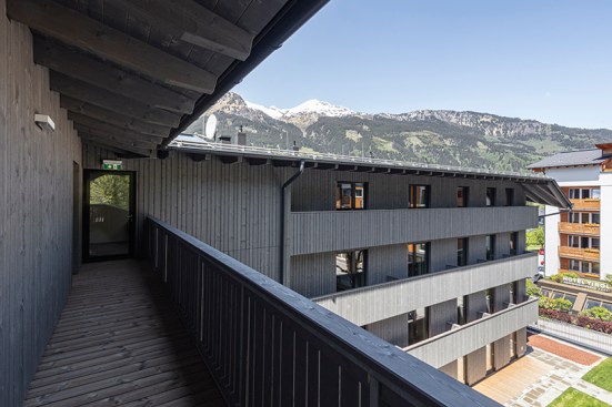 loggia / The hotel's interior corridors have on each level a parallel corridor on the exterior.