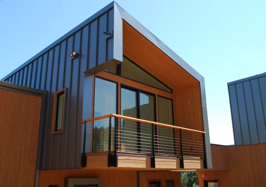 Upstairs balcony overlooking the views