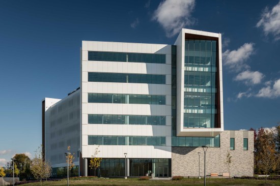 The elevated site, especially with its unusual topography sloping upward closer to the river, was then emphasized in the building form, with the use of a cantilevered bay on the south end of the building and a recessed first story on the western face. 