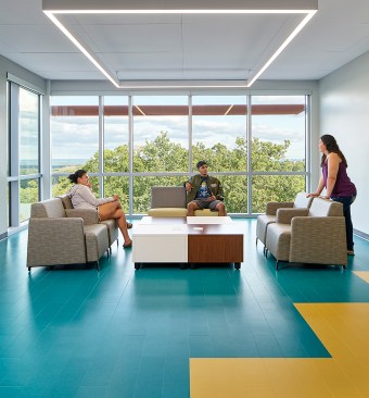 Upper lounge