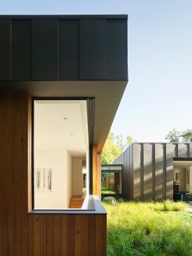 Sleeping pavilion in foreground