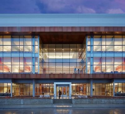 The transparency of the main entrance on the north façade welcomes visitors inside with views into offices and labs, as well as the three-level day-lit atrium beyond.