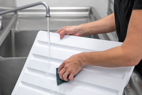 The thermoformed panels are not affected by water, allowing them to be washed and used for a log service life.