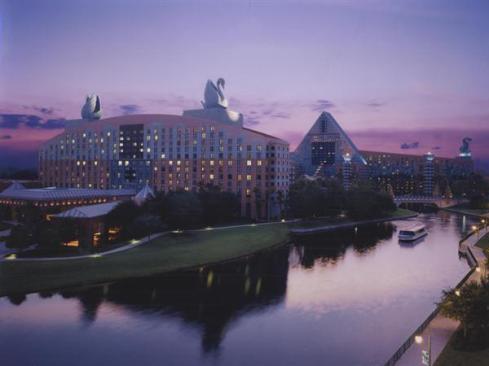 The+Swan+and+Dolphin+Hotels+at+night.