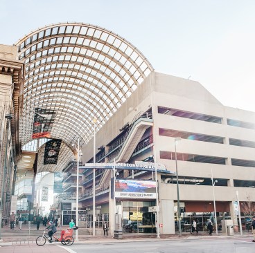 14th Street entrance to Galleria