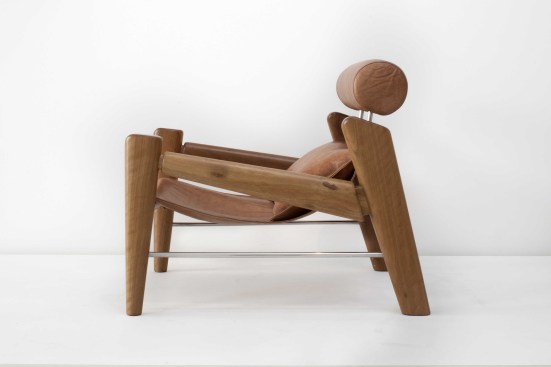 Serfa catuaba wood and leather armchair (2015), designed by Zanini de Zanine