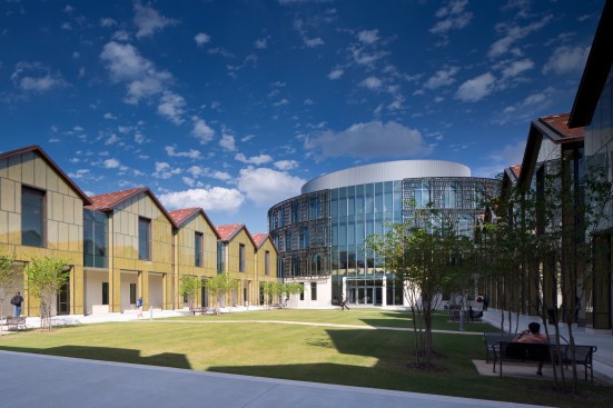 Interior+view+of+the+business+courtyard+looking+toward+the+rotunda