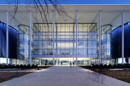 Foster employs a North–South symmetry evident from the front of the building. 