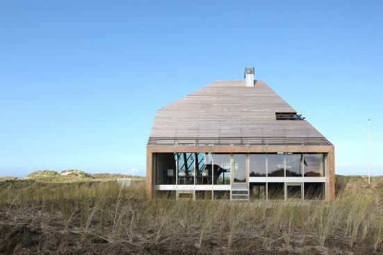 The plane of the roof extends beyond the glazing on the south façade, offering shade during the summer months.