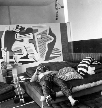 Le Corbusier, decompressing at E-1027