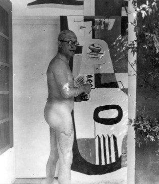 Le Corbusier painting one of his murals at E-1027