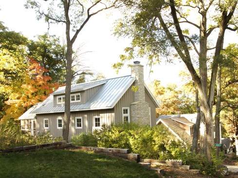 View as you approach cottage from the street.