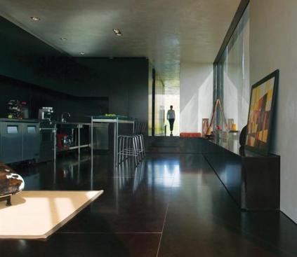 Even in spots without the sun shading mesh, the residences glazing and overhangs work to frame mountain views but shun direct midday rays.