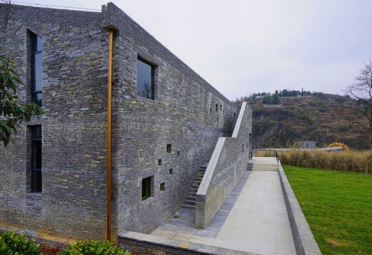 Outdoor back staircase
