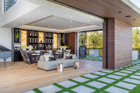 Modern Los Angeles luxury home wet bar and piano lounge.