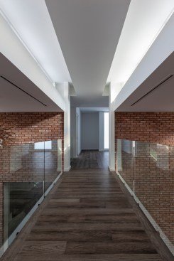 Out(side)In House / bridge