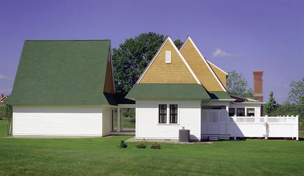 Designed for buyers who favor quality over quantity, these 2,400-square-foot production homes nonetheless live large. Open floor plans inside and shared green space outside contribute to the homes easygoing livability.