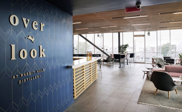 To establish the special character and purpose of the distillery’s events space, pod a + d positioned it on top of the three-story structure.
