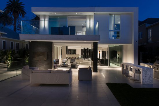 Georgina Avenue Santa Monica modern home outdoor entertaining lounge