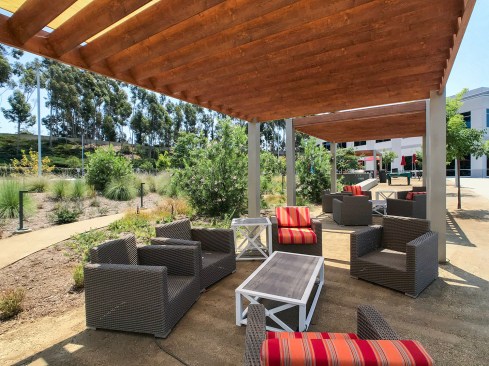 Mission Federal Credit Union Headquarters - Outdoor Connection Space