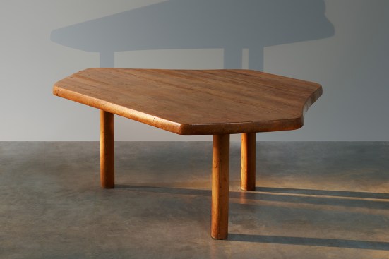 Table à six pans (1938)Charlotte Perriand