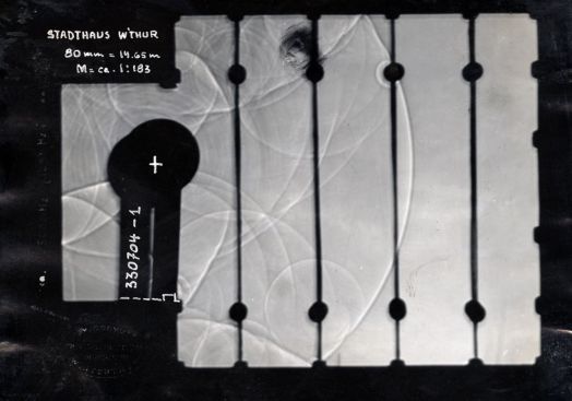 Figure 16: Franz Max Osswald, sound test in a horizontal model of Gottfried Semper’s Stadthaus Winterthur auditorium, 1933 (Franz Max Osswald, “Raumakustik in geometrischer Betrachtung,” 1930, published in 1936; see note 48. Image Archive, ETH Library Zurich, http://doi.org/10.3932/ethz-a-00098644).