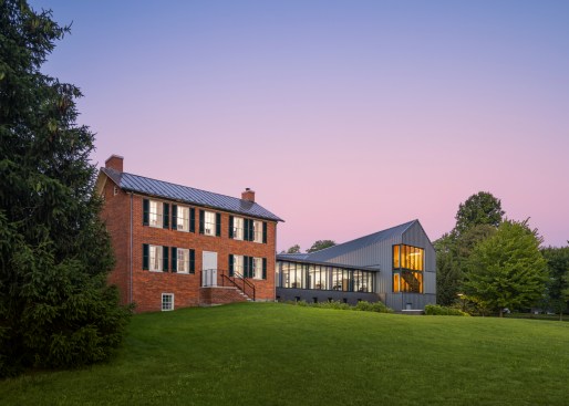 The glass bridge creates a distinctive space in front of the Federal House.
