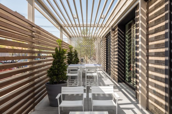 Horizontal wood slats screen complete the patio screen enclosure providing a warm feel to the interior space beyond. 