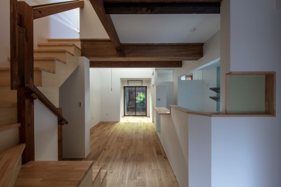 Downstairs view. The double-height dining space and tsuboniwa garden in the back create airiness and sense of connection to the outdoors.
