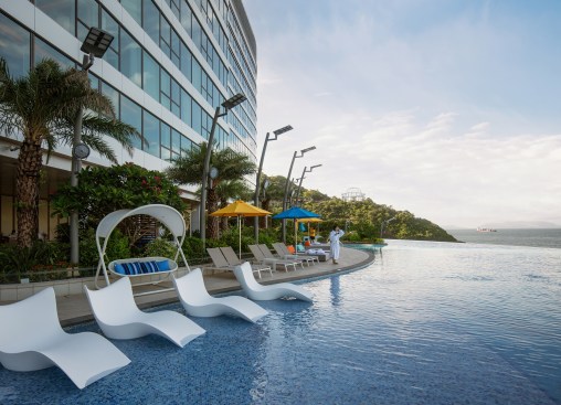 60m-long outdoor Infinity pool