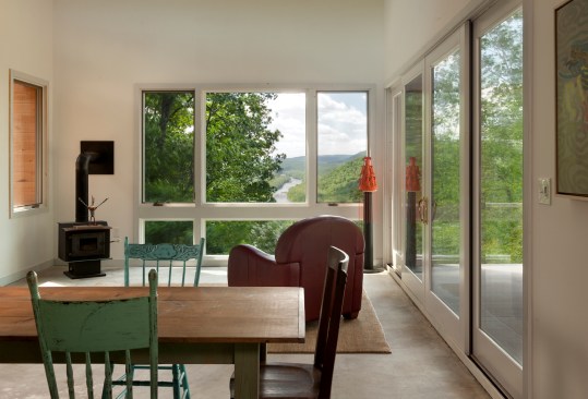 GriD Ridge House_view from kitchen to living