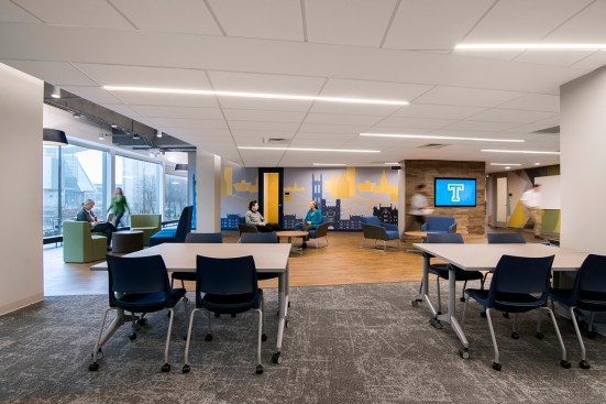 The interactive work café offers variety of seating options, digital display and writable surfaces for 
solo and teamwork at the Trinity Innovation Center.

