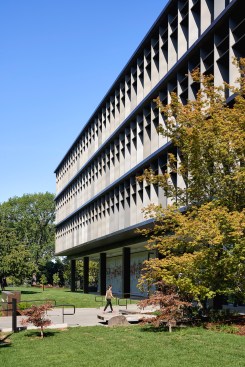 New landscape elements were designed to be compatible with the historic character while remaining distinct from the historic elements that remain.  