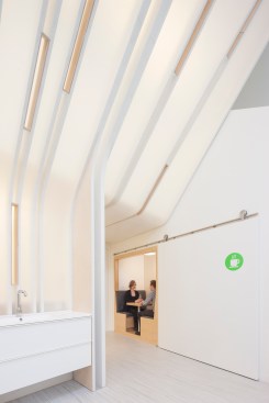 Lightwell%3a+Greater+Boston++Orthodontics%2c+Waltham%2c+Mass.%2c+by+Merge+Architects