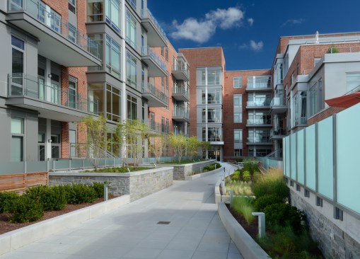 Oronoco+Waterfront+Residences%2c+Alexandria%2c+Virginia%2c+looking+into+courtyard