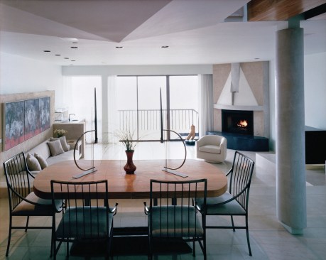 Franklin D. Israel (American, 1945– 96). Altman house, Malibu, 1988, view from the dining area to the living room. Getty Research Institute, Los Angeles, Israel Papers
